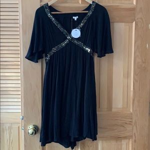 En crème black party dress